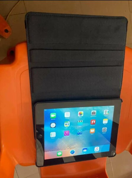 Étui rotatif iPad avec accessoires
