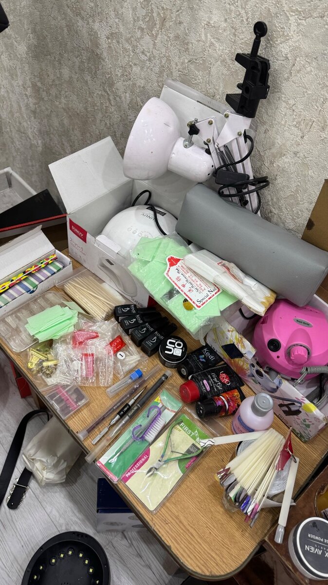 Продается полное оборудование для маникюра. Все почти новое