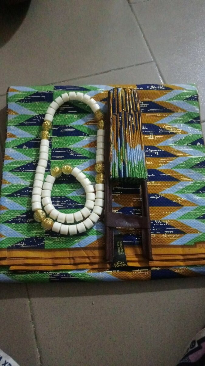 Pagne kenté avec accessoires