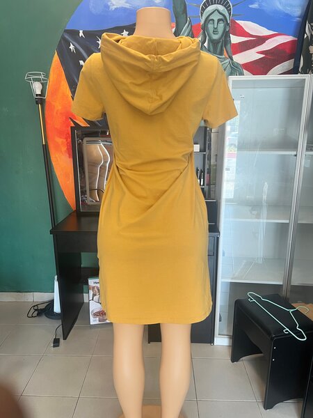 Robe sweat à capuche jaune