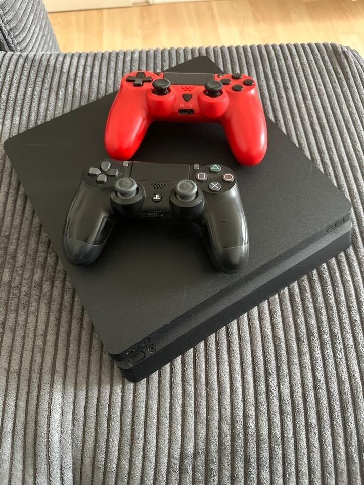 Console PS4 avec manettes