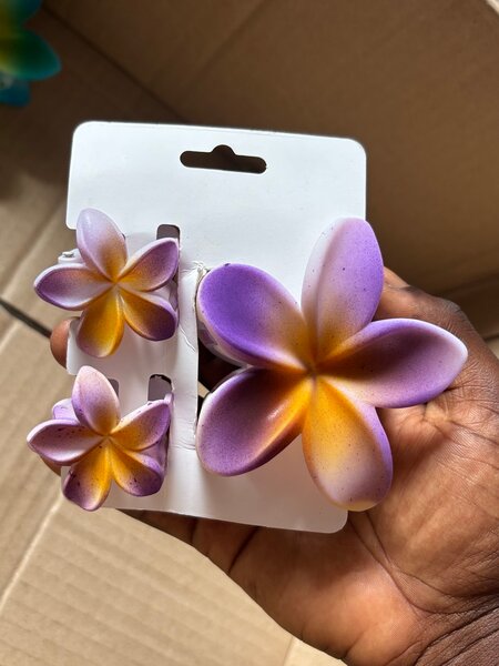 Pince à cheveux fleur en mousse