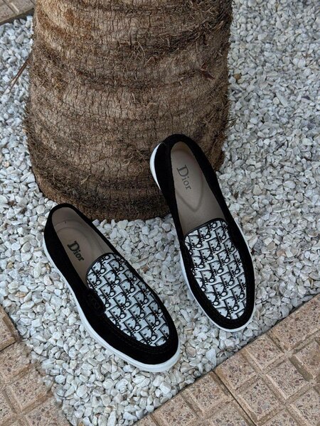 Mocassins élégants noir et blanc