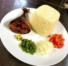 Plat d atieke au poisson thon