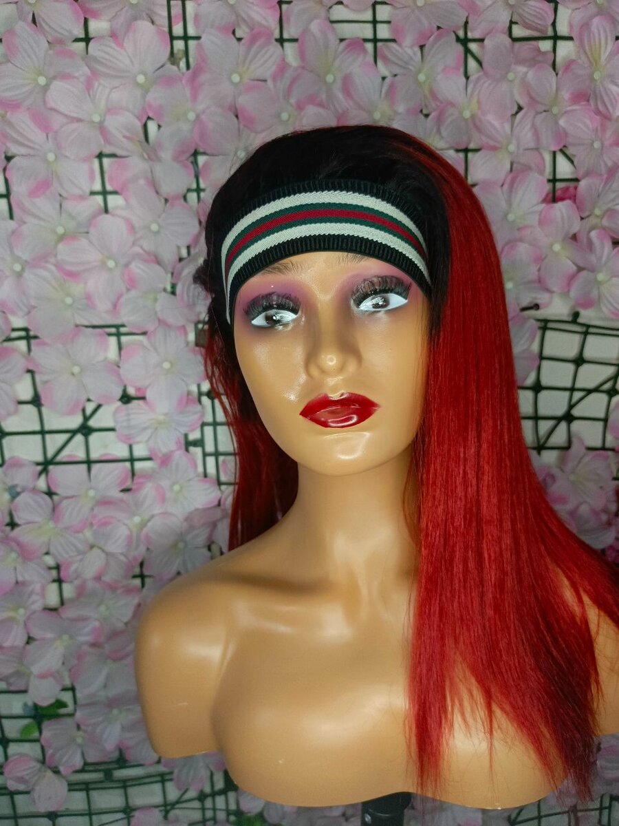 Perruque droite rouge vive