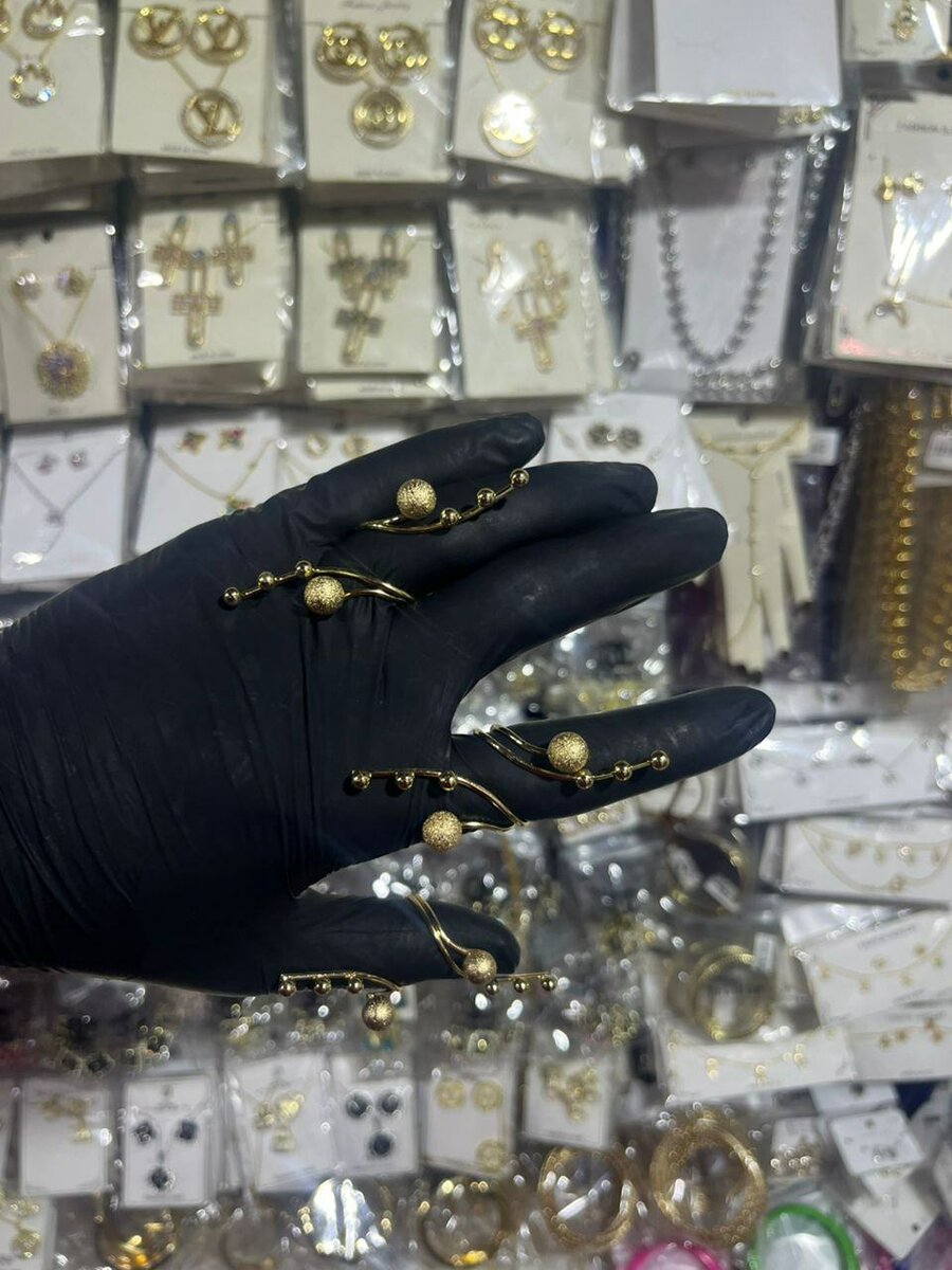 Bagues dorées avec perles