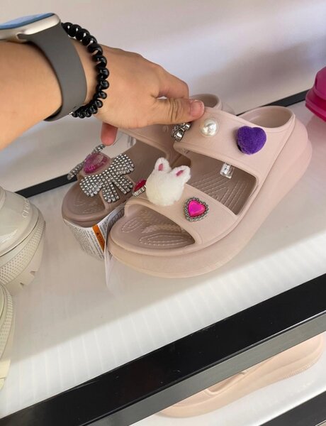 Sandales compensées décorées