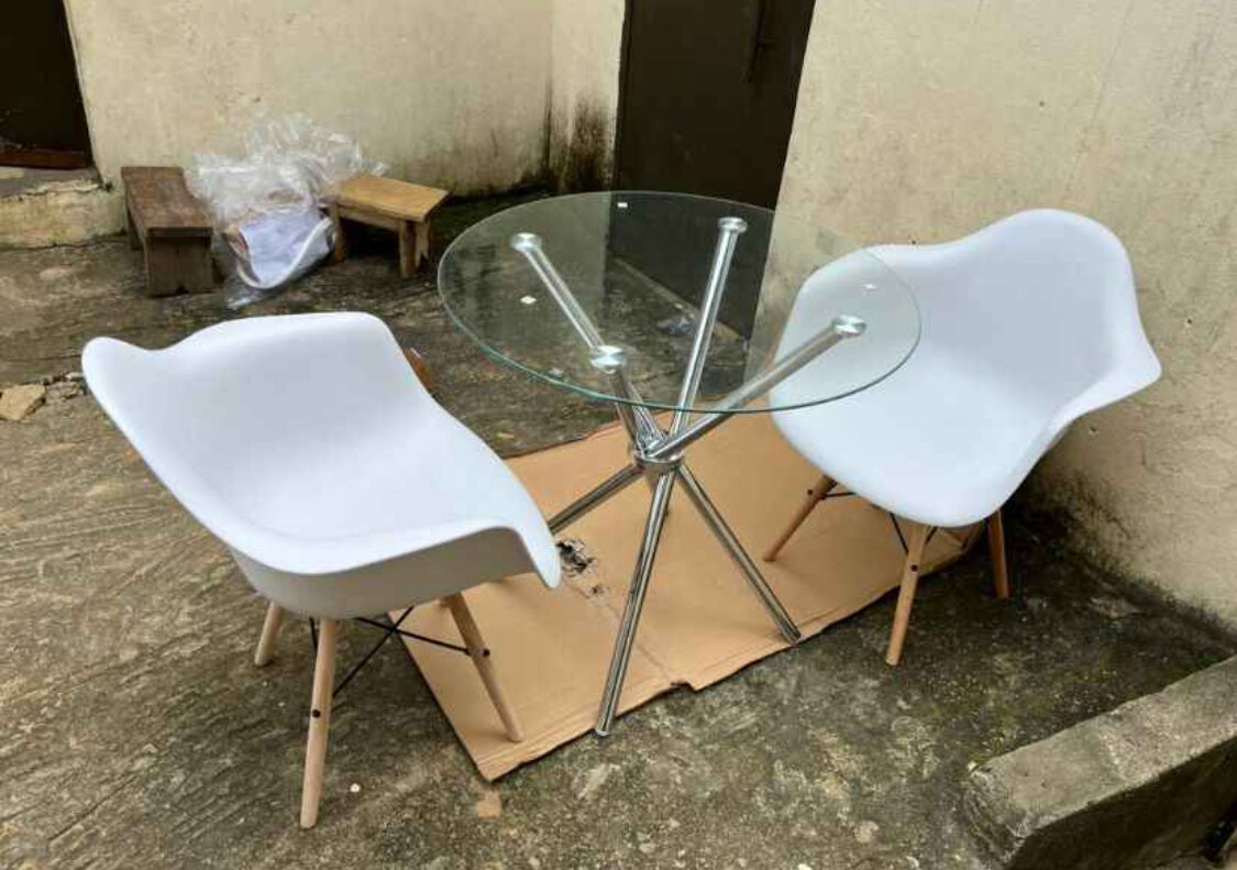 Set table et chaises modernes
