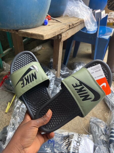 Claquettes confortables Nike