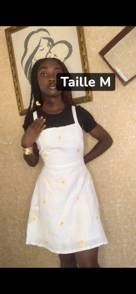 Robe blanche à fleurs