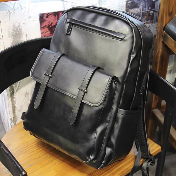 Sac à dos en cuir noir élégant