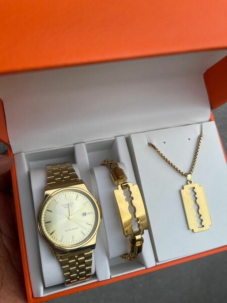 Ensemble Montre et Bijoux Doré