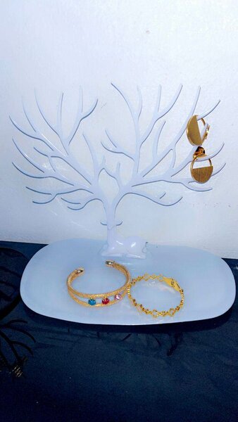 Arbre porte-bijoux élégant