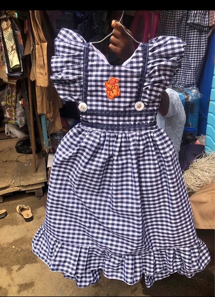 Robe enfant à carreaux chic