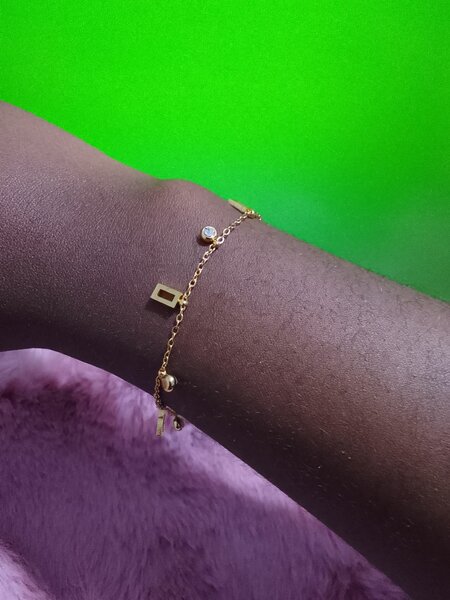 Bracelet doré élégant