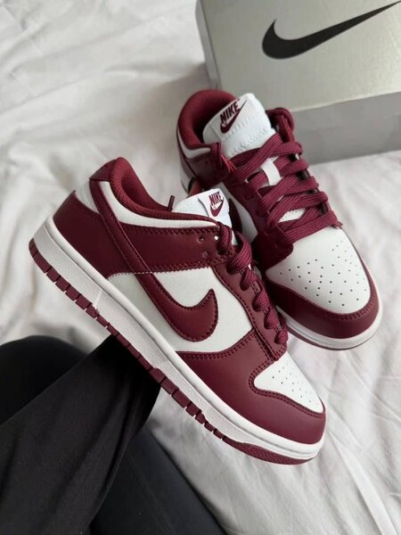 Baskets Nike rouges et blanches