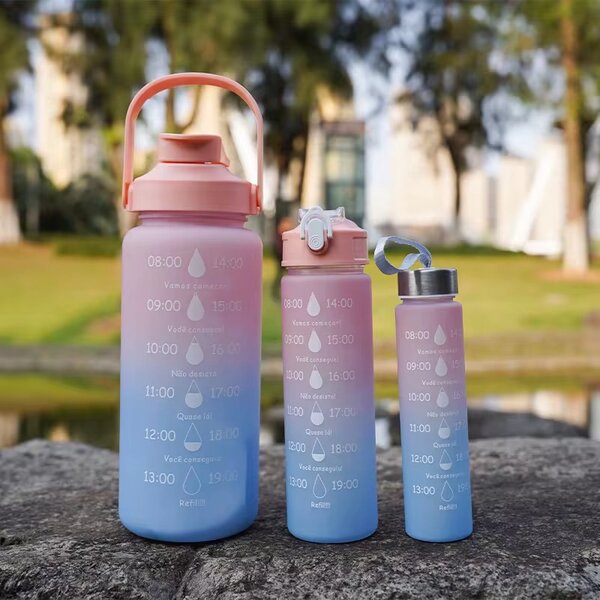 Bouteilles d'eau graduées