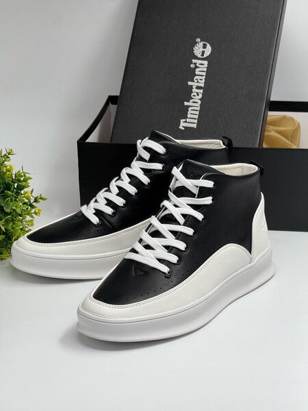 TIMBERLAND BLACK AND WHITE