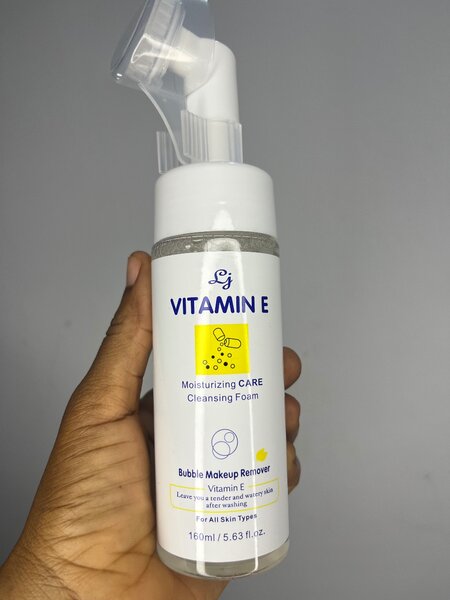 Mousse Nettoyante Vitamine E