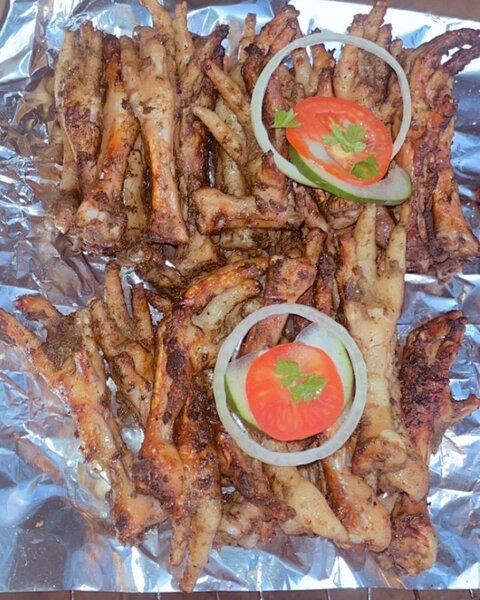 Pattes, cou et gésier de piule