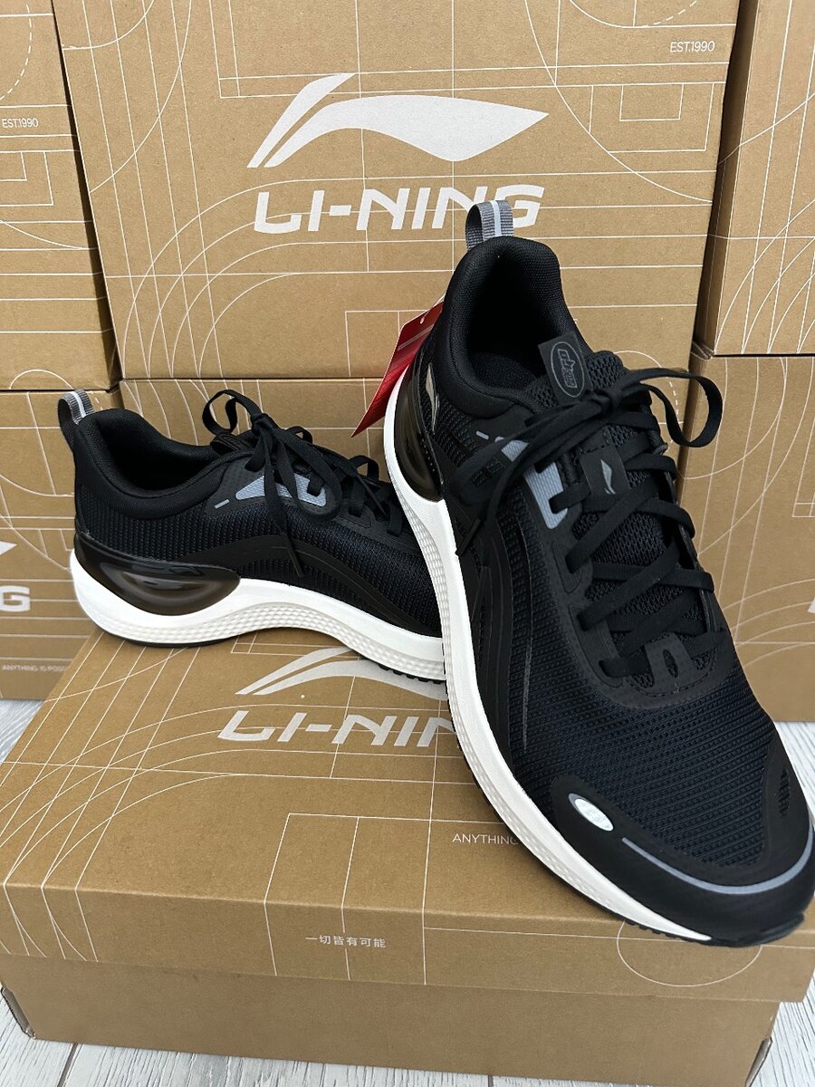 Кроссовки от бренда Li-Ning