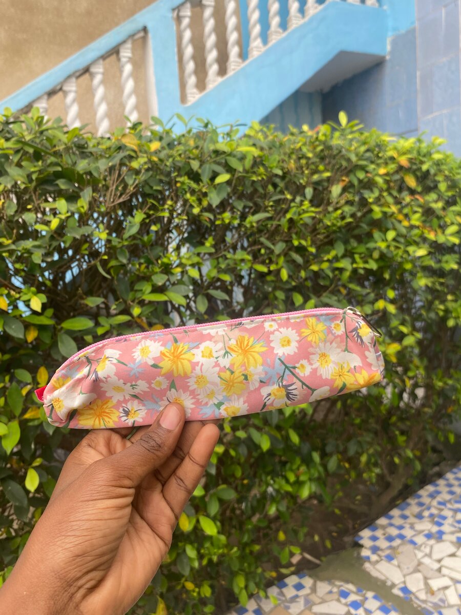 Trousse à crayons fleurie élégante
