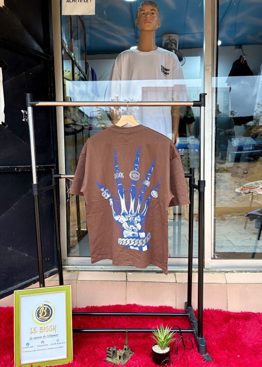 T-shirt marron graphique tendance