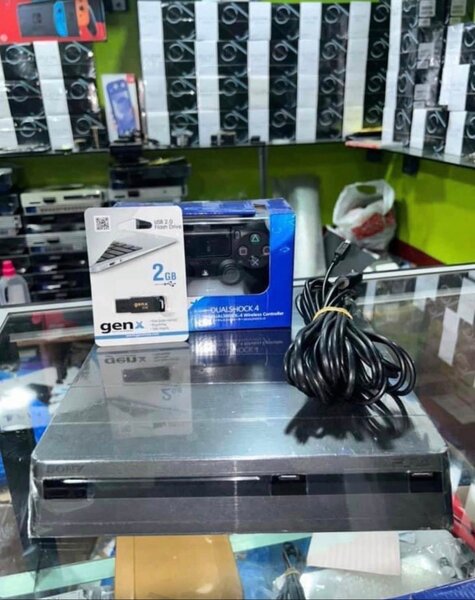 Console PS4 avec Manette