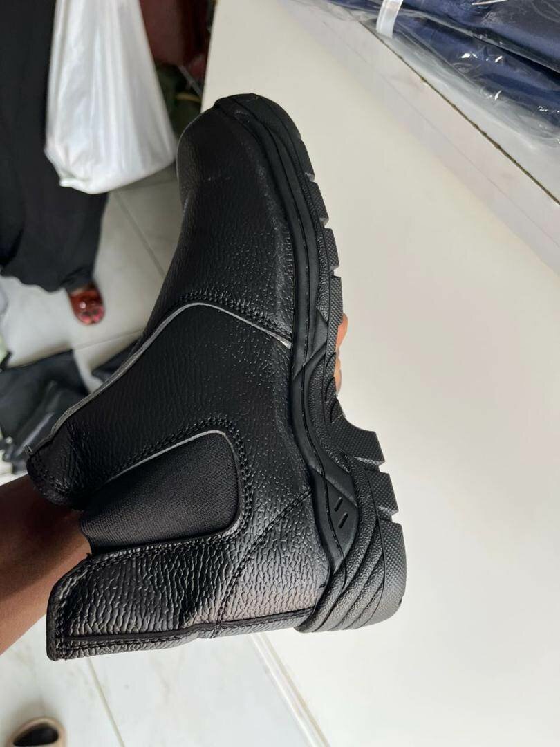 Safety boots
