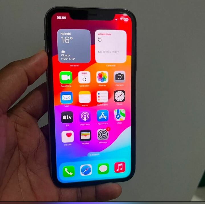 Iphone 11 pro max ( sans face id )