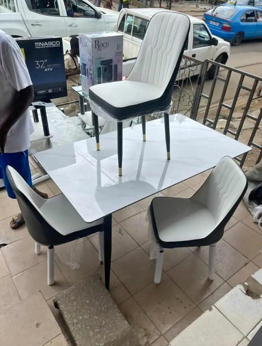 Ensemble Table Marbre et Chaises