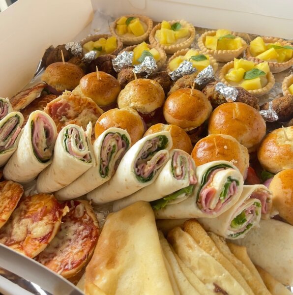Assortiment de Charcuteries et Bouchées Gourmandes