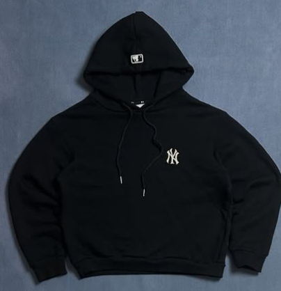 MLB New York Yankees cropped fitted hoodie size: M