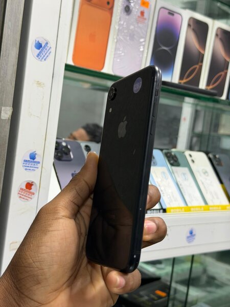 iPhone XR noir 128 Go
