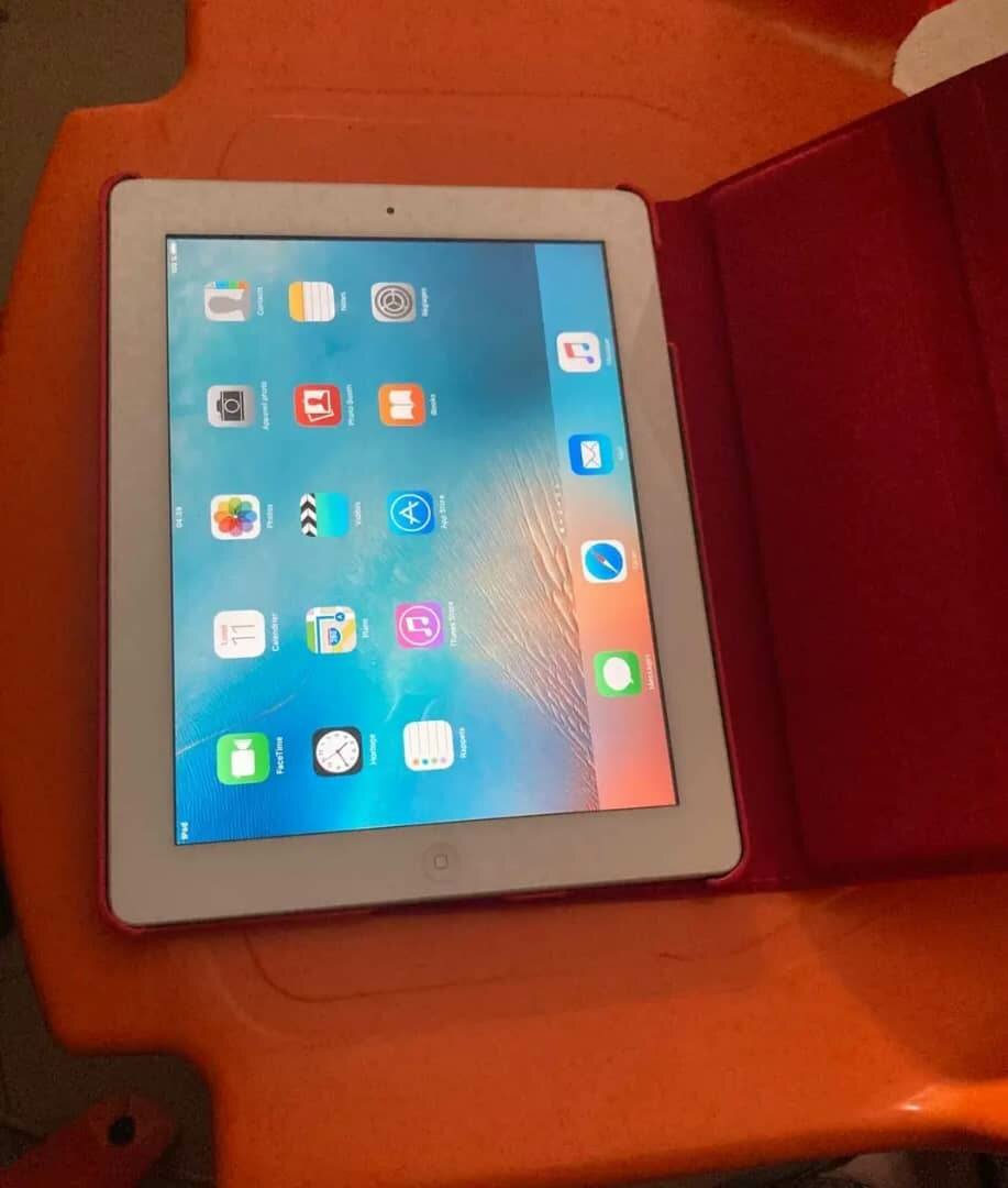 Étui rotatif iPad avec accessoires