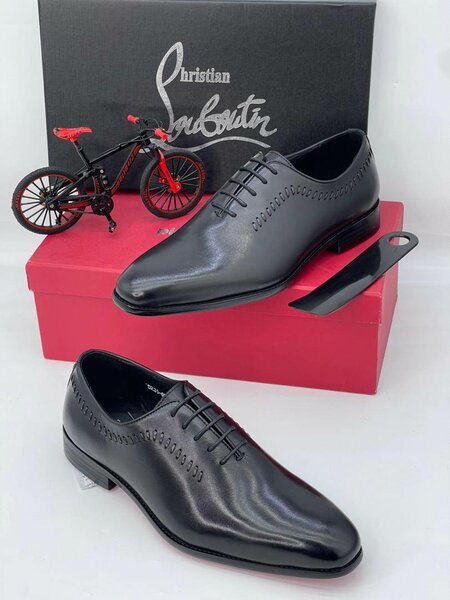 Solid executive shoes