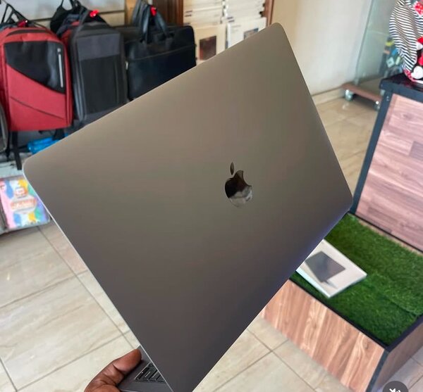 Used 2022 MacBook Pro M2 8G 256SSD