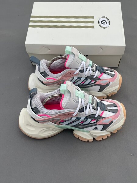 Baskets modernes et élégantes