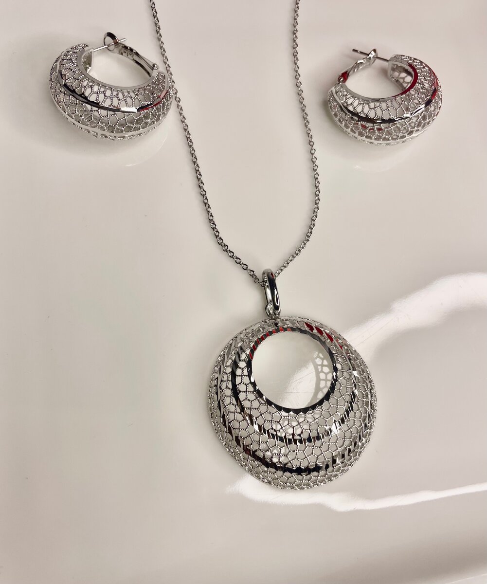 Collier et Boucles d'Oreilles Élégantes en Argent