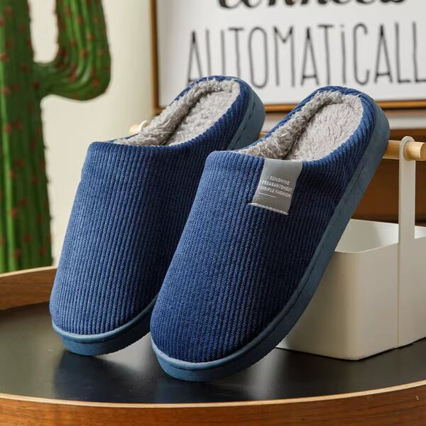 Chaussons en tricot bleu marine