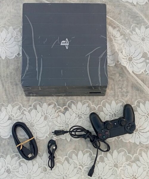 PS4 PRO CRAQUÉE AVEC 20 jeux