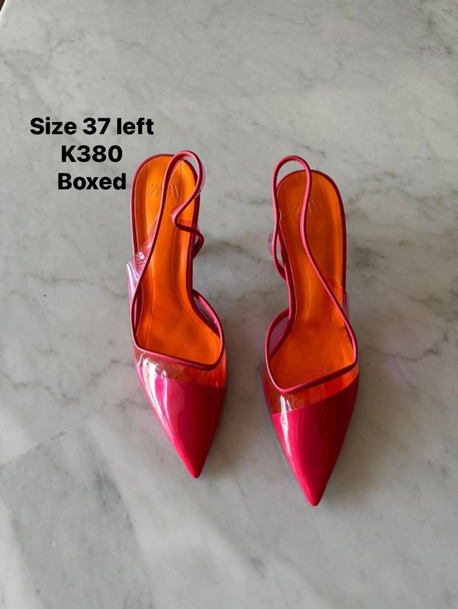 heeled shoes with transparent insert