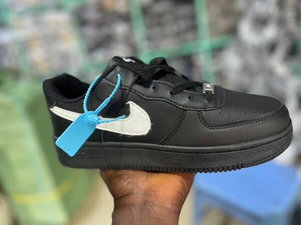 Basket noire classique unisexe