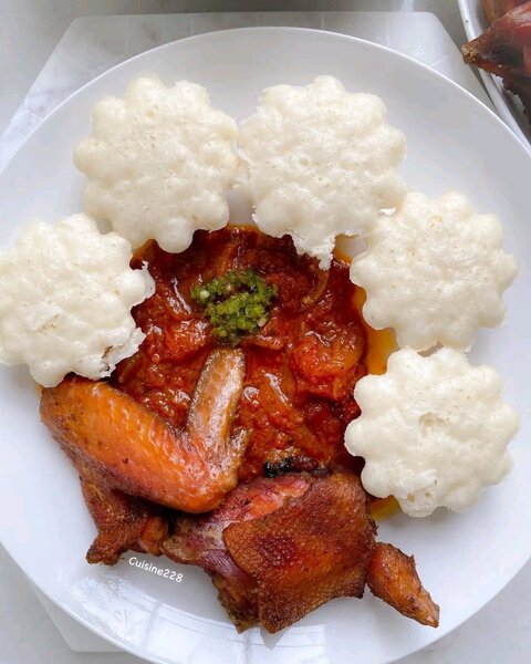 Poulet Grillé avec Sauce Tomate Pimentée