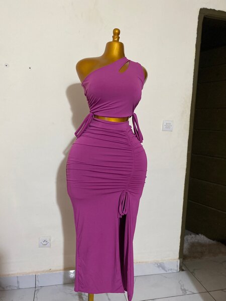Robe moulante asymétrique