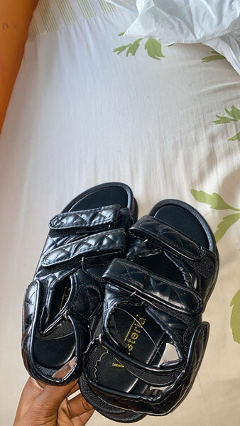 Sandales noires en cuir