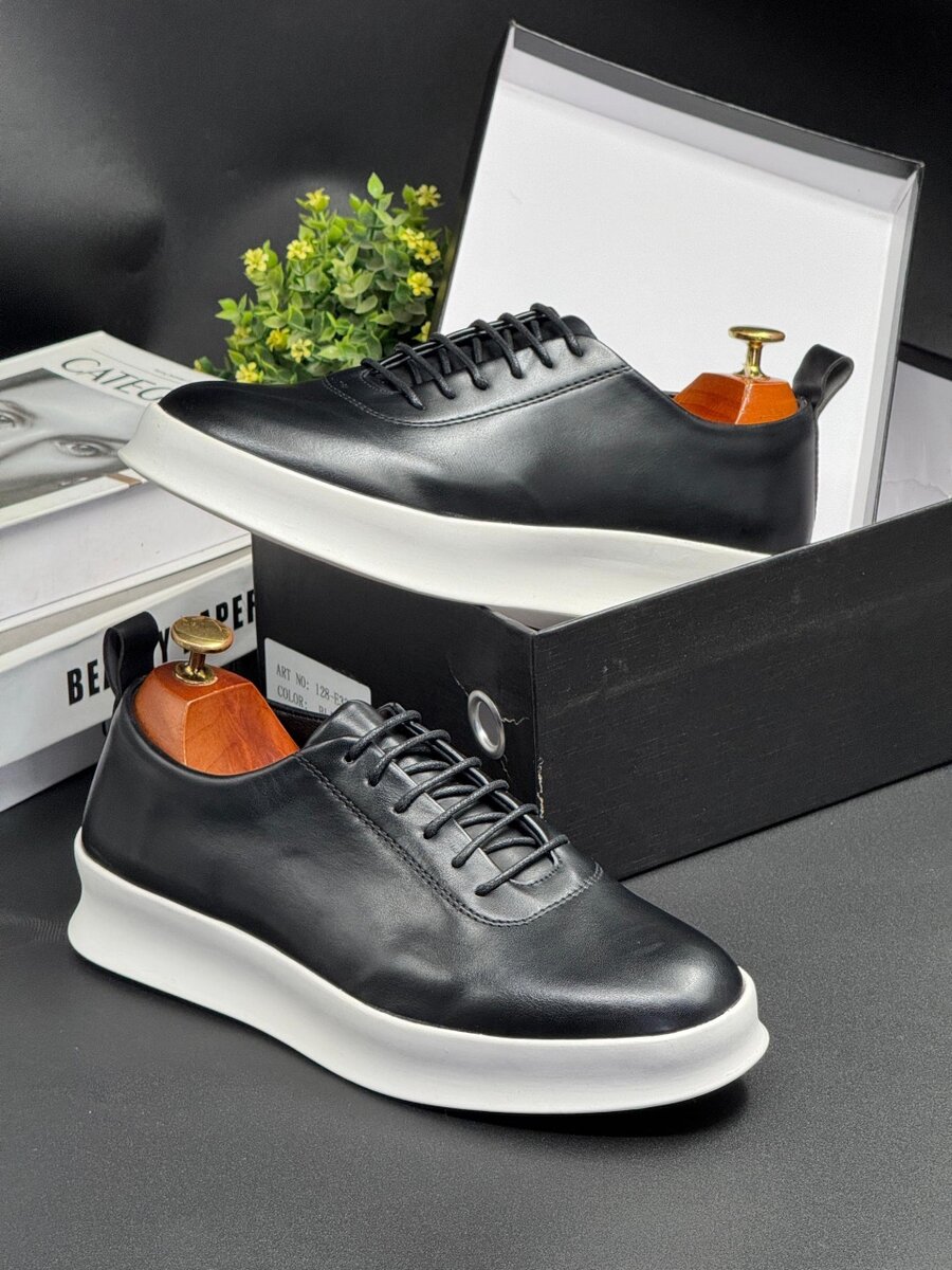 TIMBERLAND BLACK AND WHITE