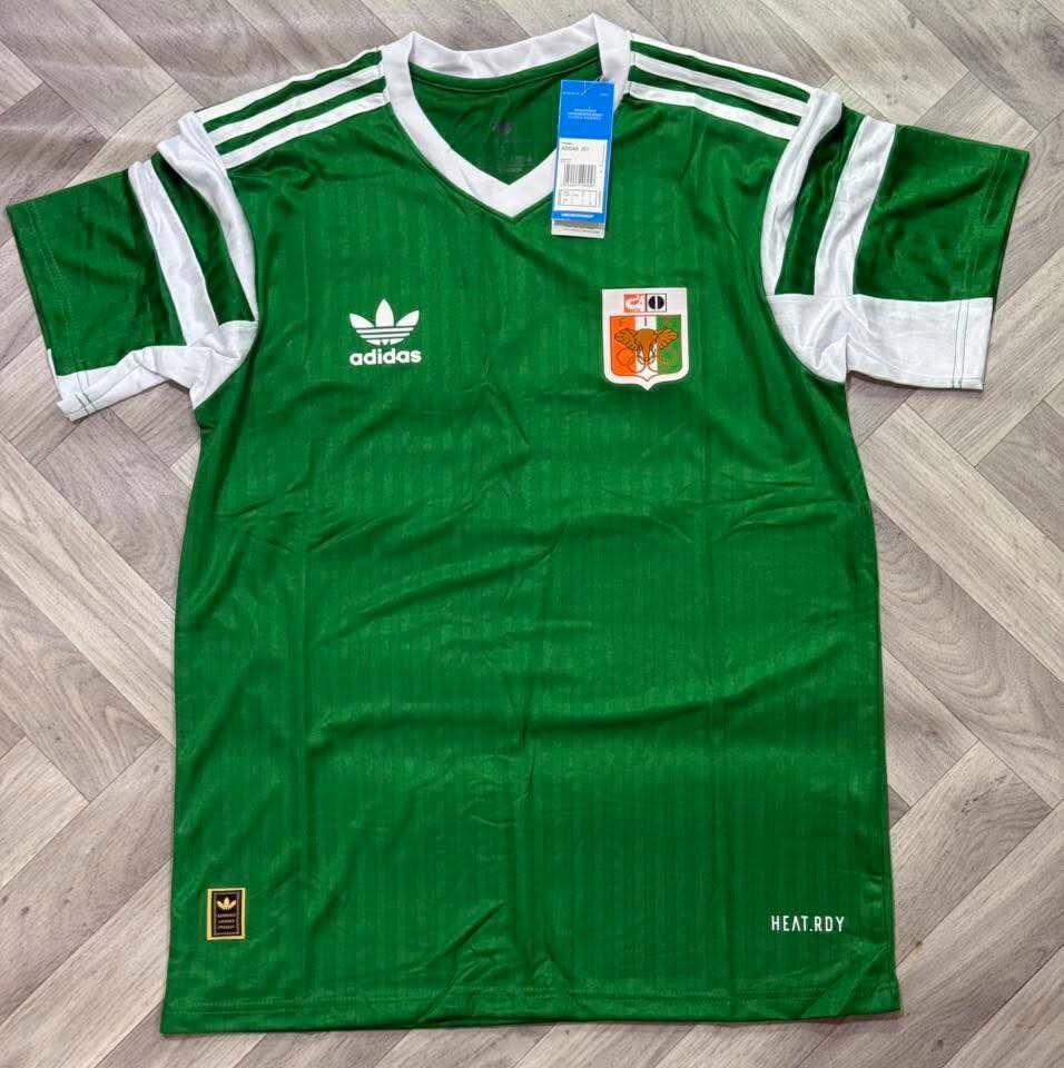 Maillot Adidas rétro sportif