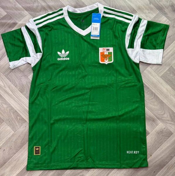 Maillot Adidas rétro sportif