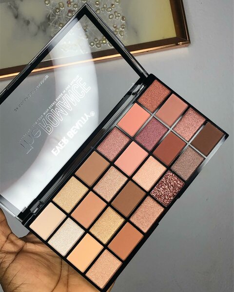 Nude eyeshadow palette